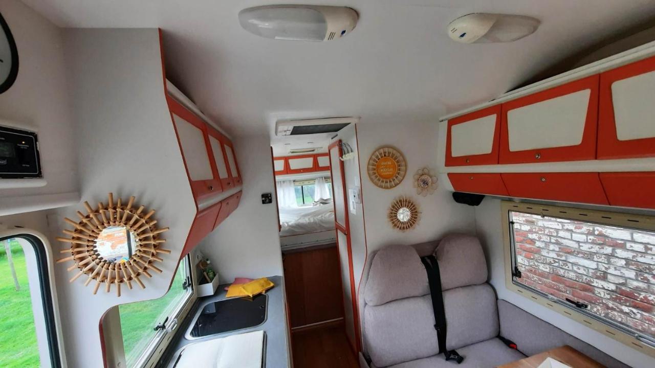 Hotel Camping Car A 3 Minutes Du Parc Pairi Daiza Brugelette Exterior foto